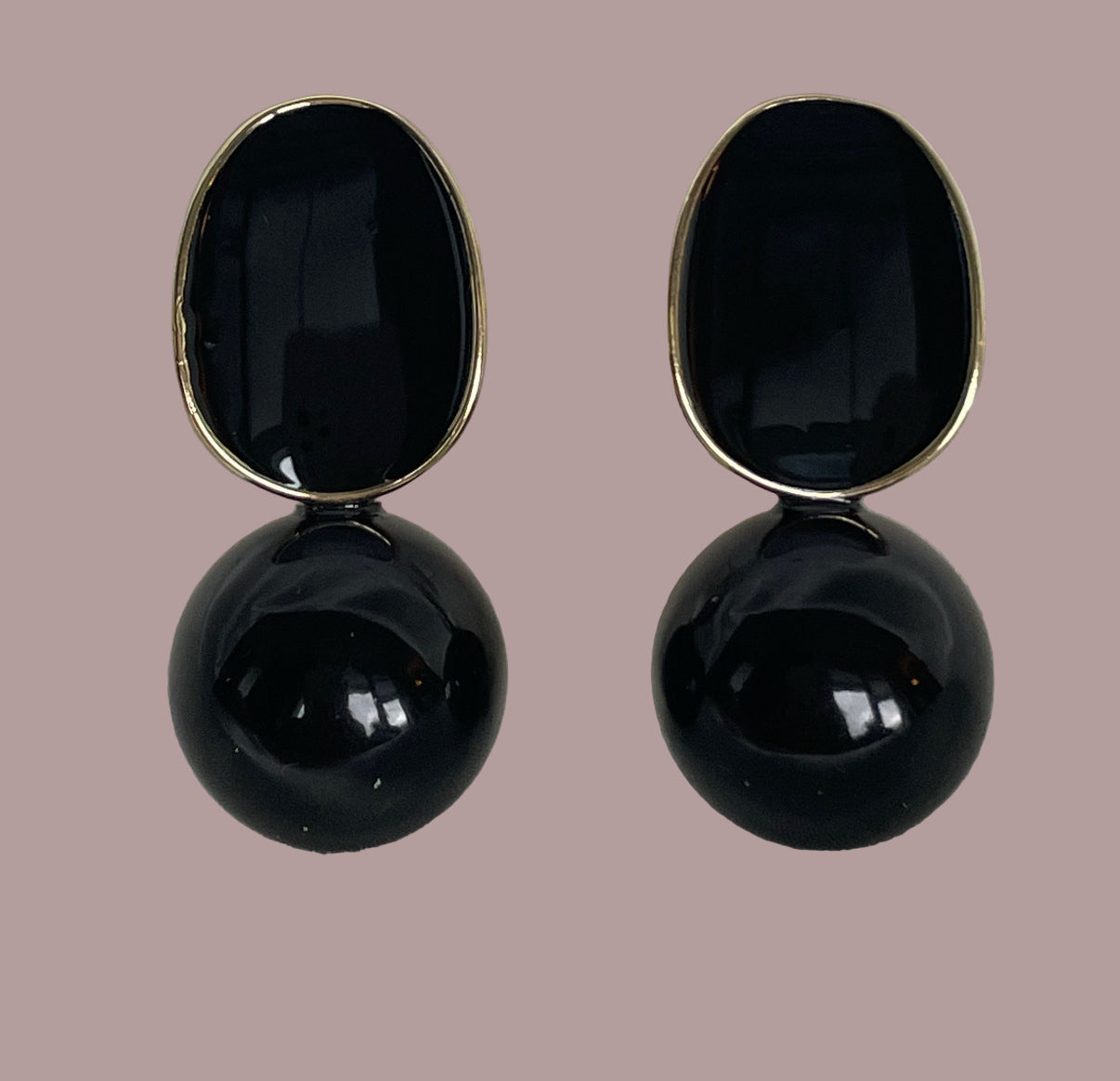 Boucles d’oreilles. Olive noir.