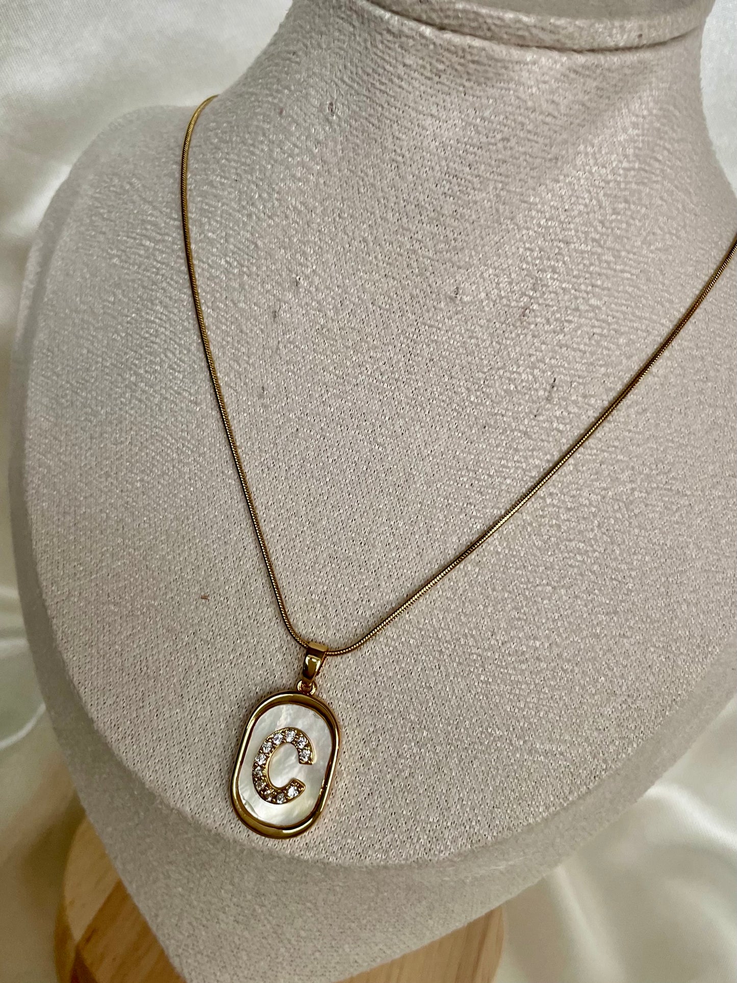 Collier initiales / C