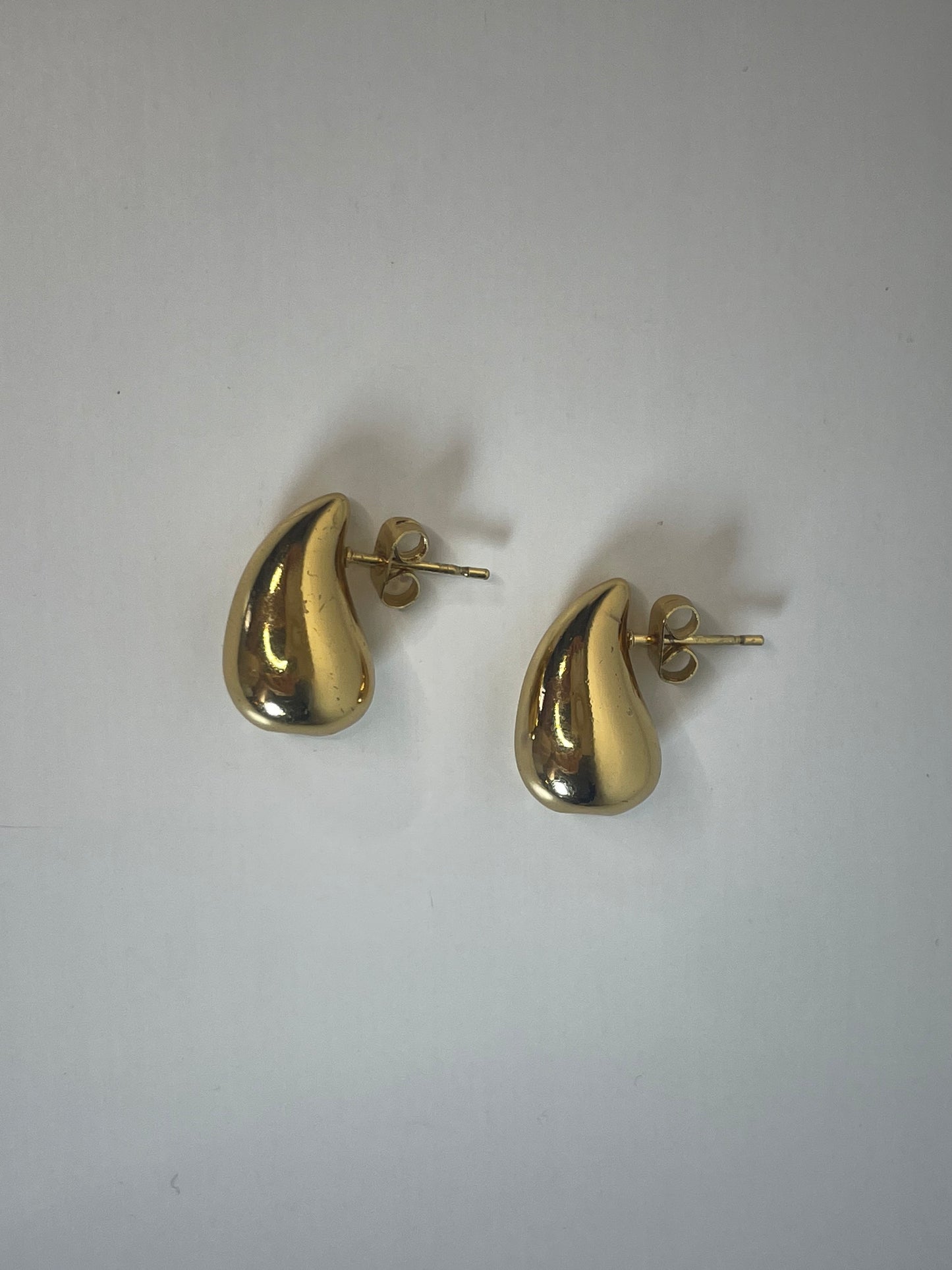 Boucle d’oreille goûte d’or