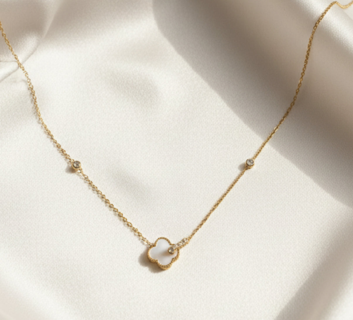 Collier fleur d’or