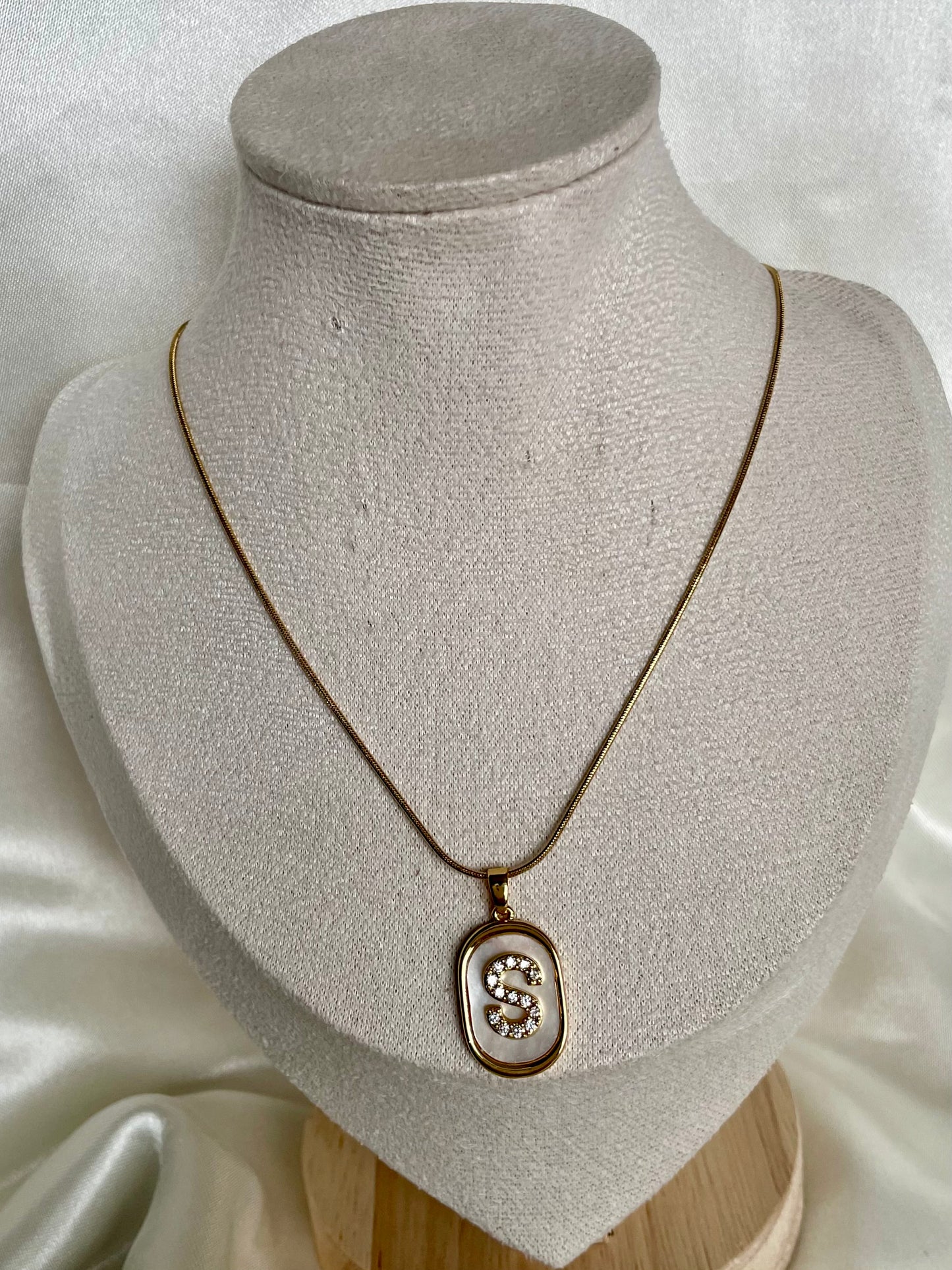 Collier initiales/ B