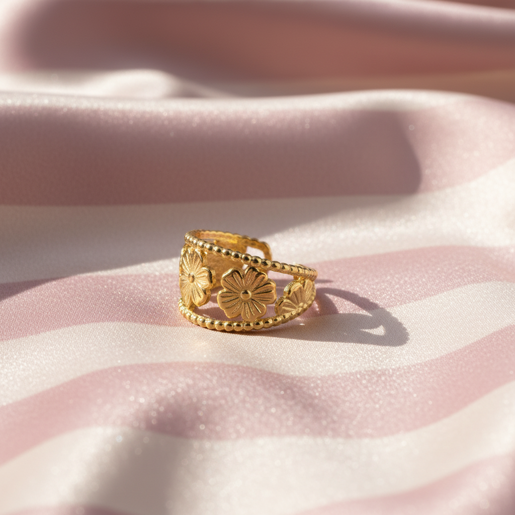 Bague hibiscus dorée – fond rayures