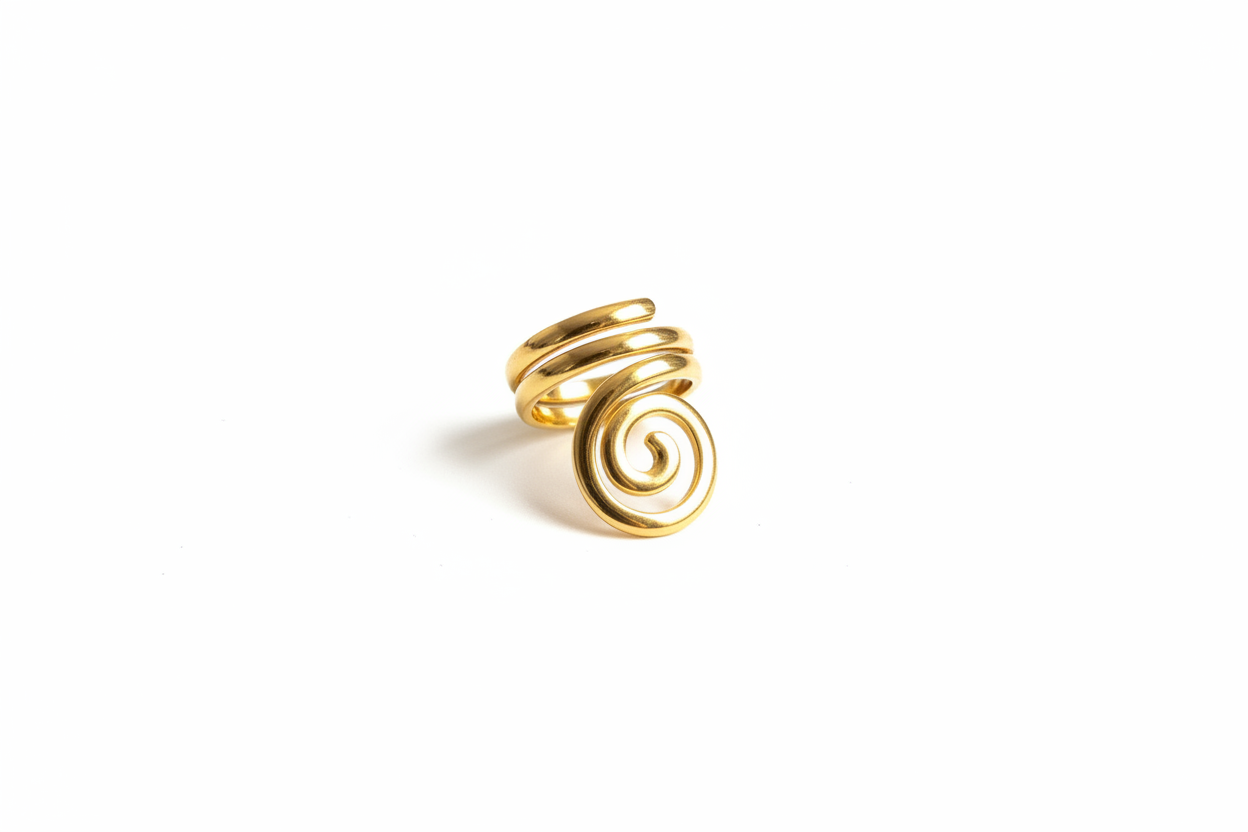 Bague Spirale d'or portée éclaircies