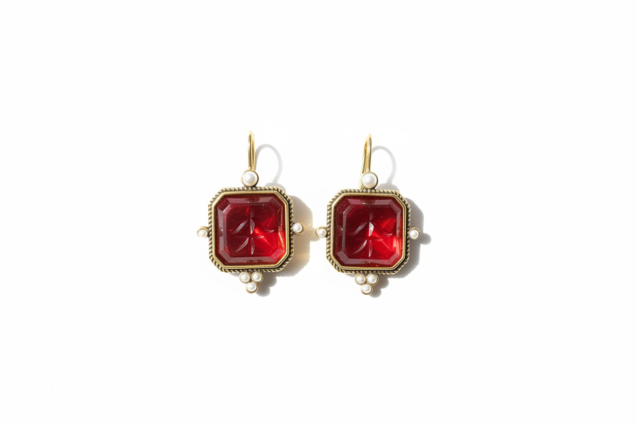 Boucles d'oreilles rouges sur fond blanc vue 1