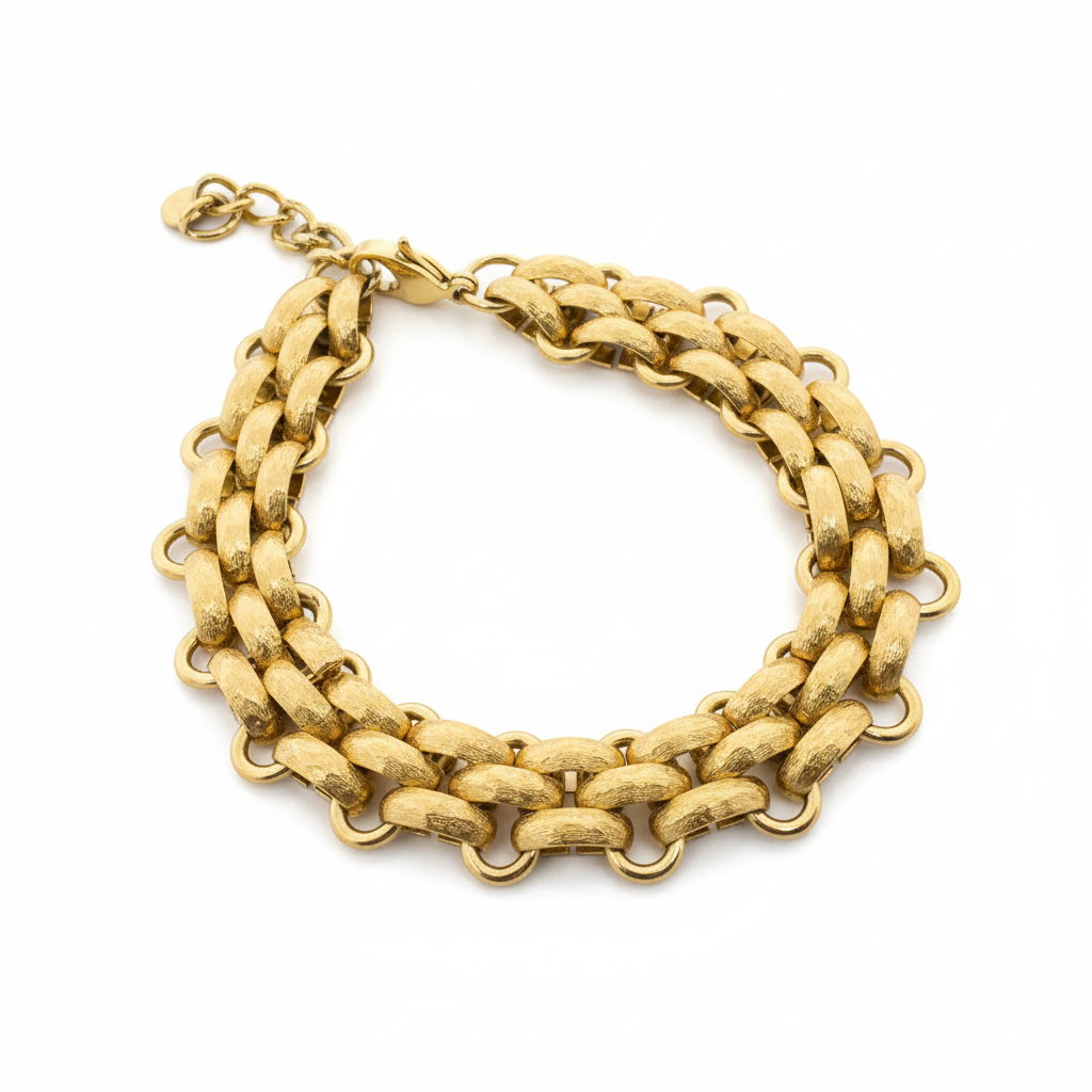 Bracelet martelée fond blanc