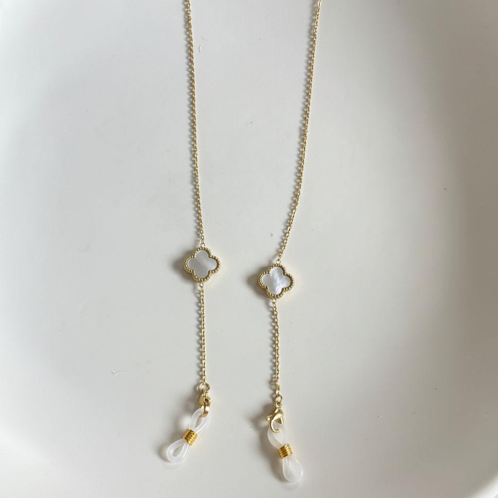 Chaîne lunettes à plat - fond blanc