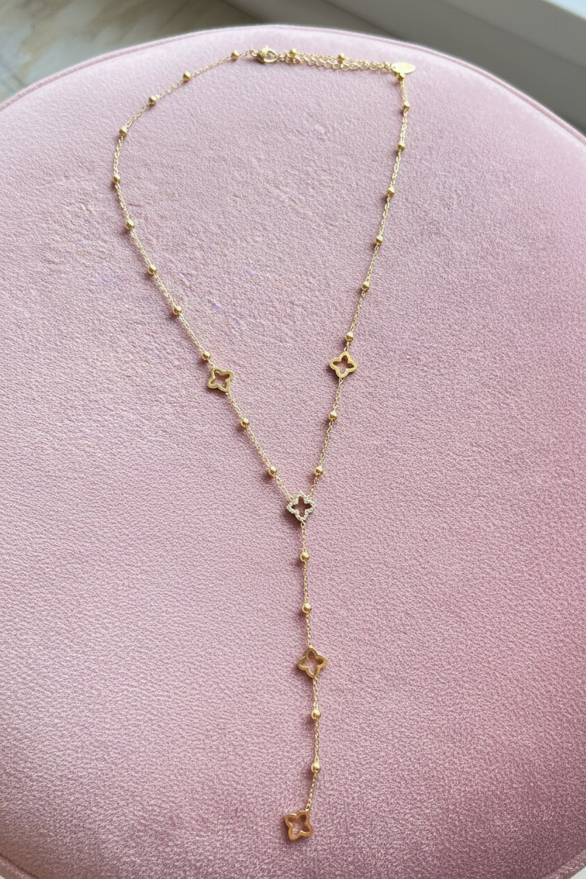 Collier fond rose poudre vue complète
