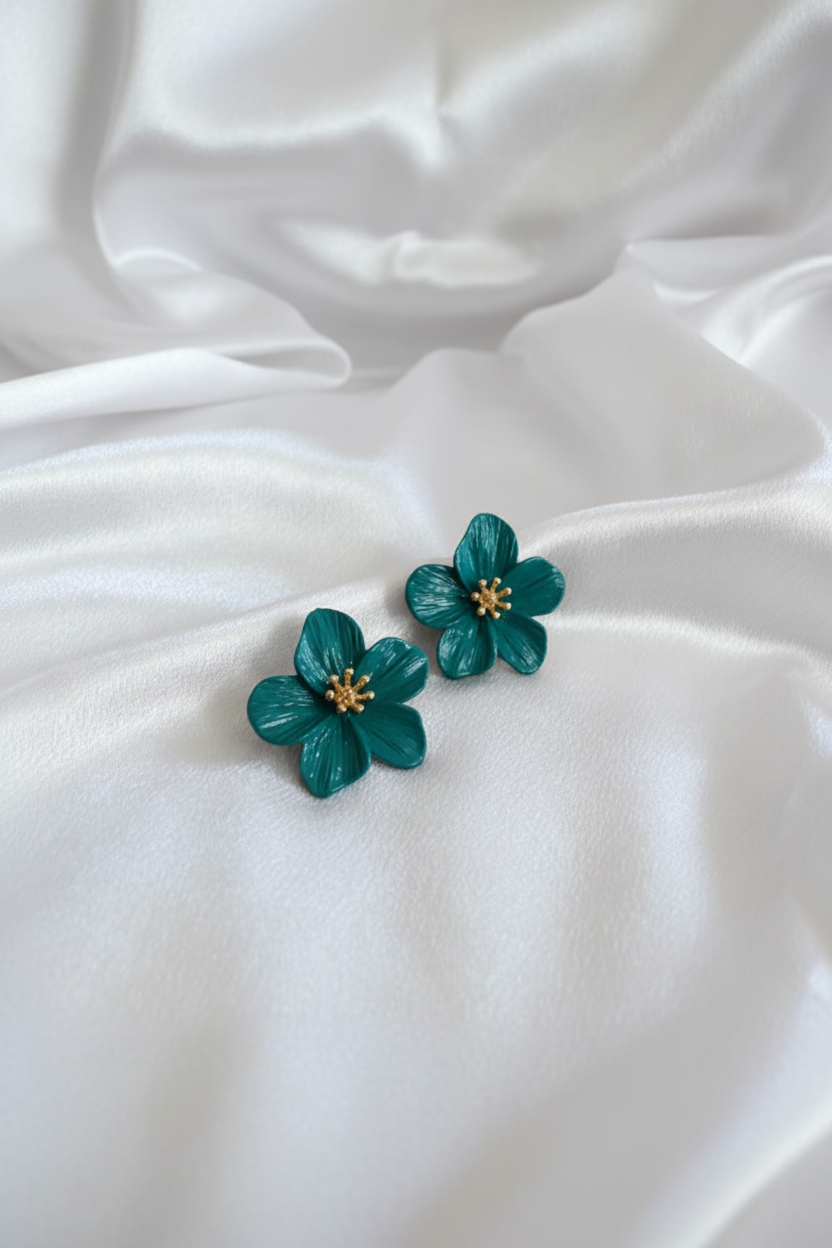 Puces fleurs émeraude duo – fond soie blanche