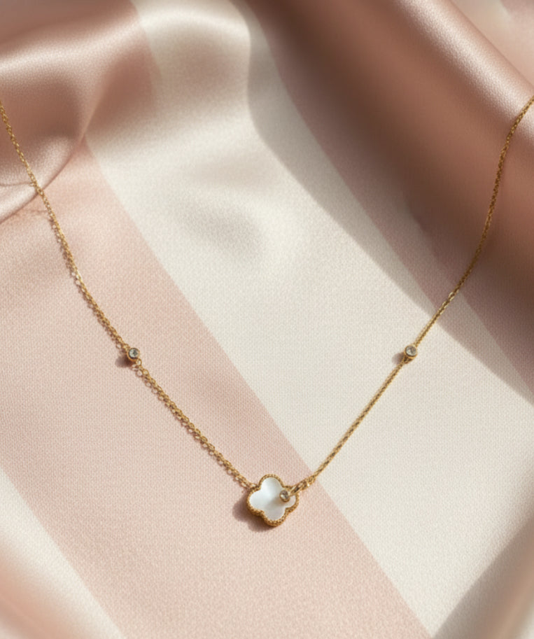 Collier fleur d’or