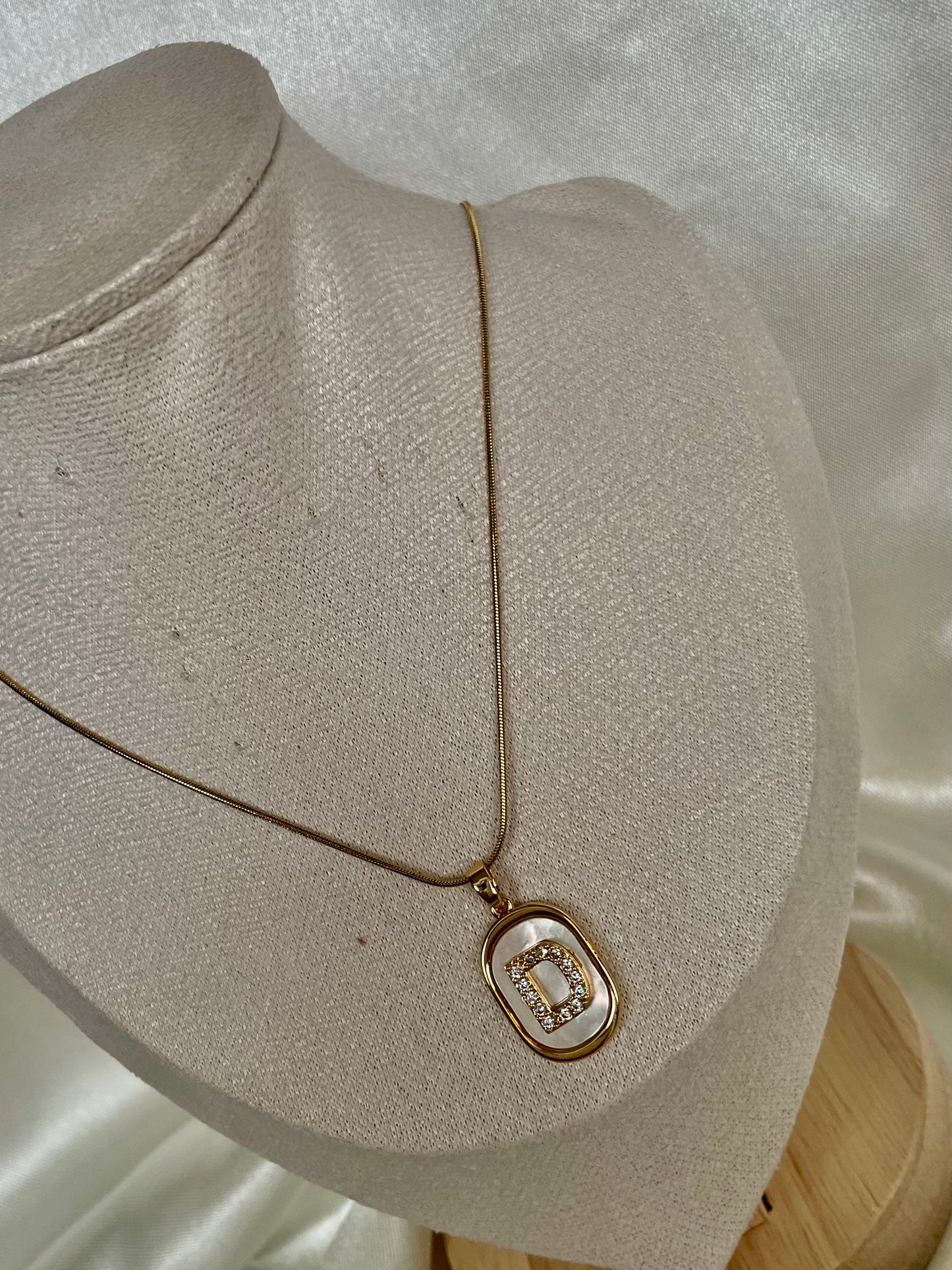 Collier initiales / D