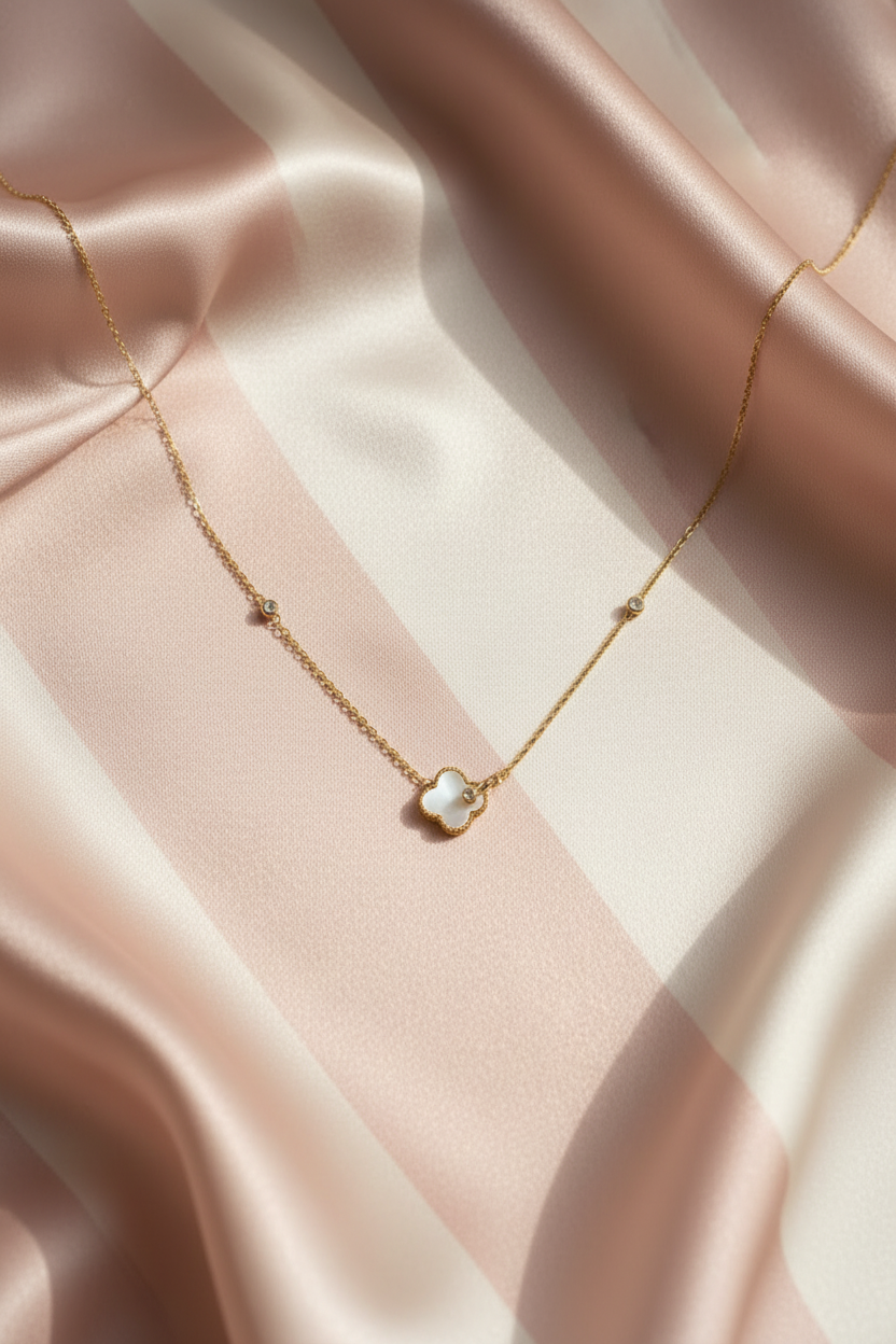 Collier fleur d’or
