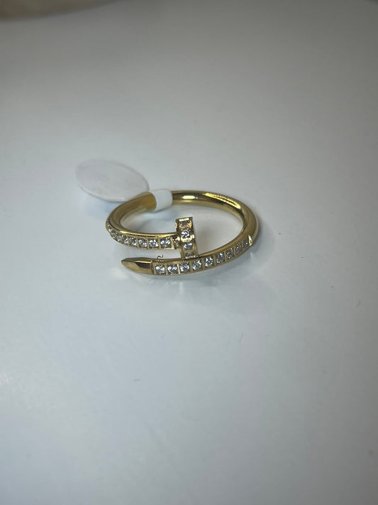 Bague clou d’or