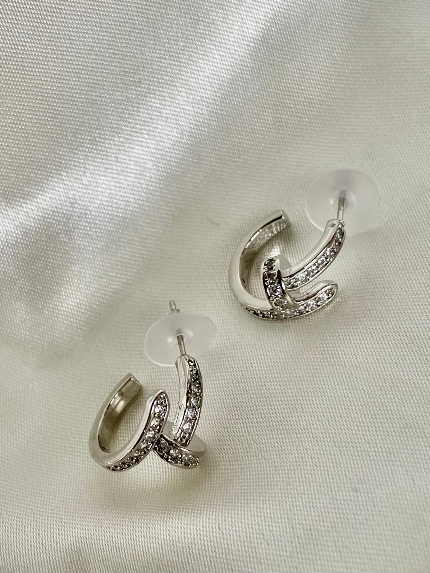 Boucles d’oreilles.Clou d’argent.