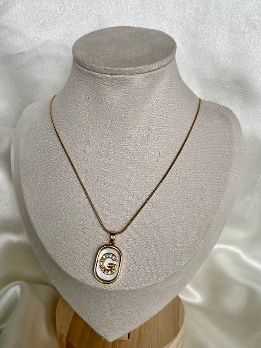 Collier initiales / G