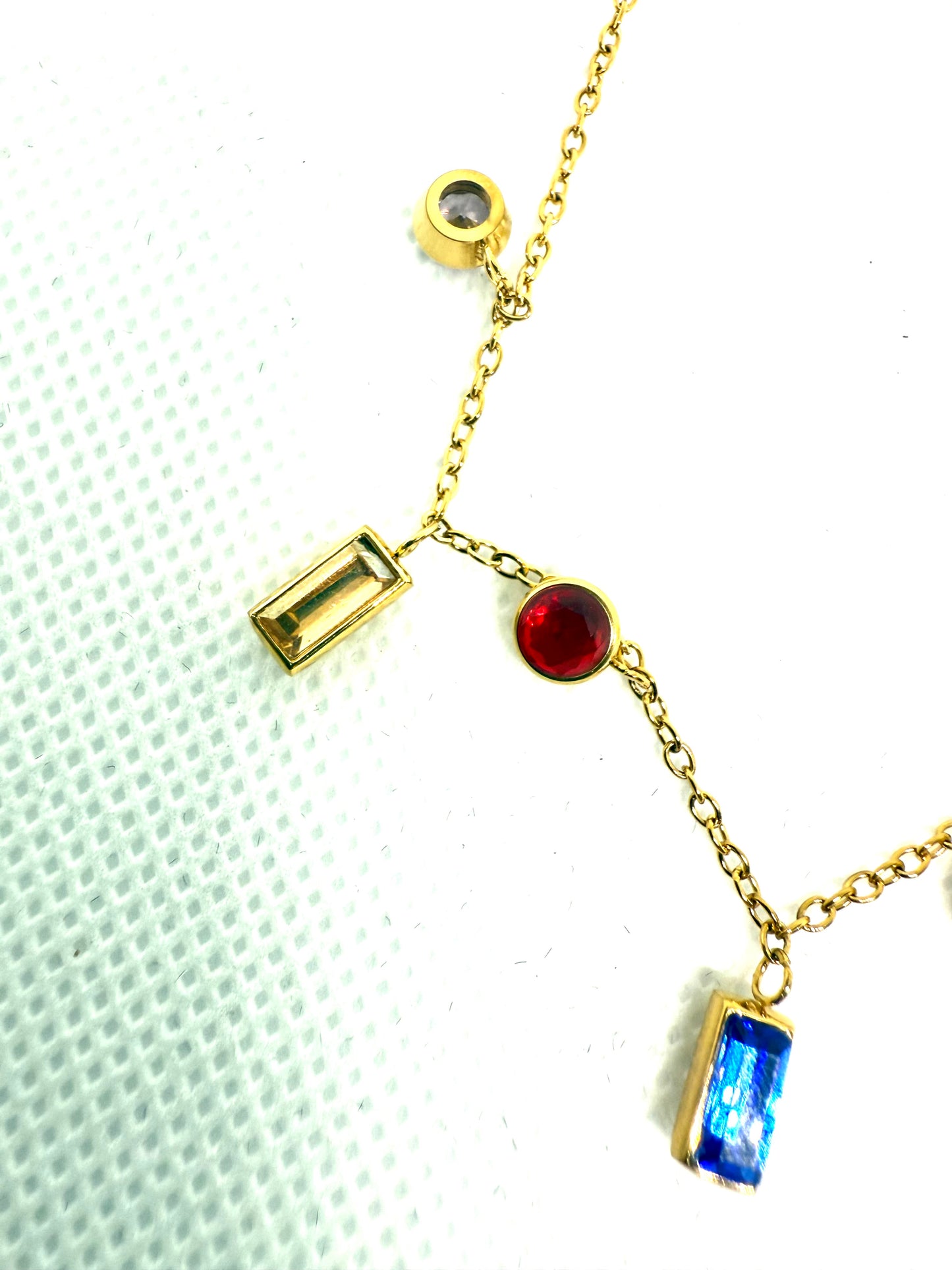 Chaîne cristal de couleur