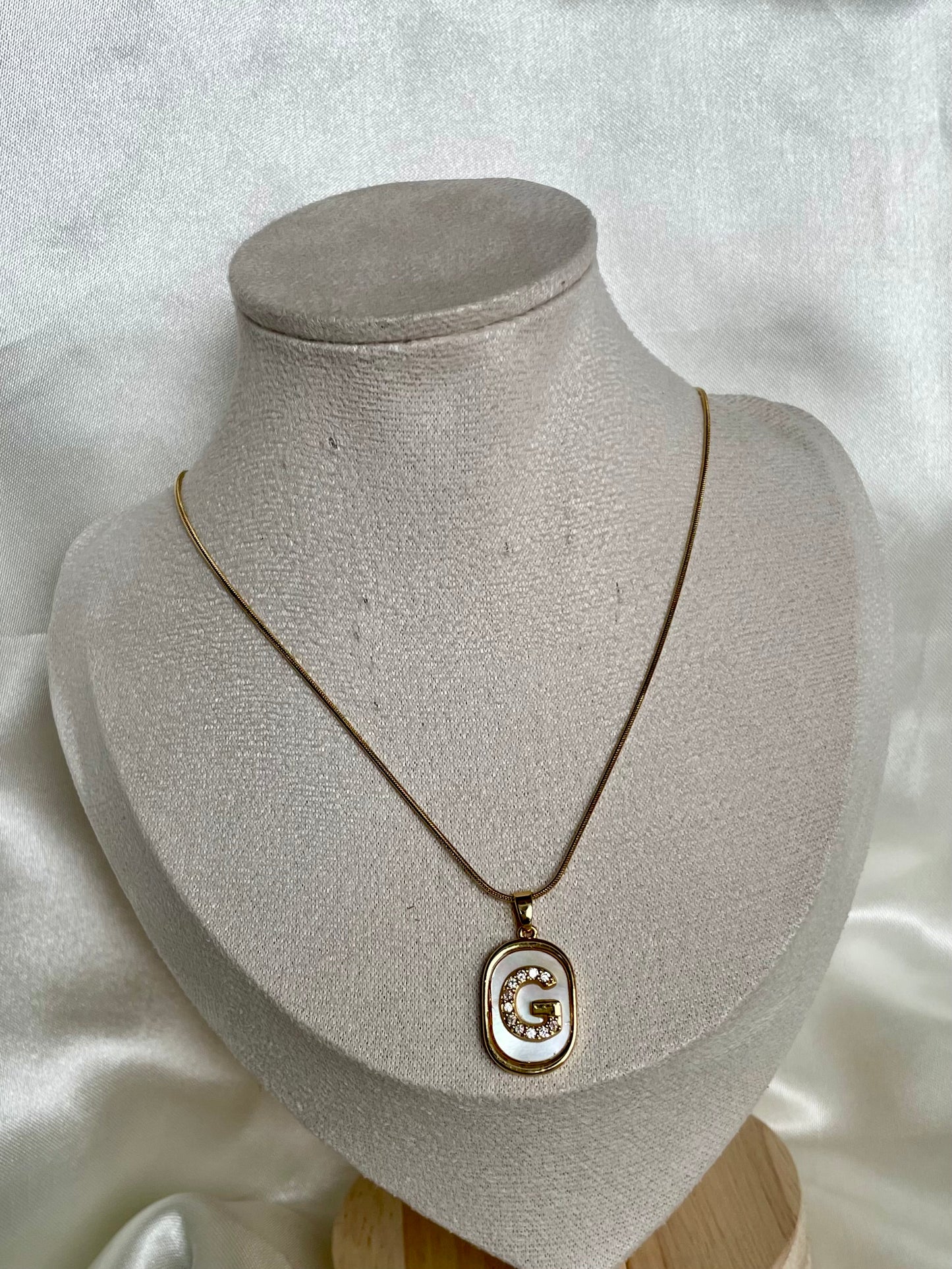 Collier initiales / G