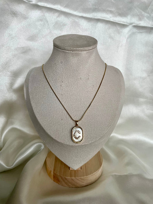 Collier initiales / C