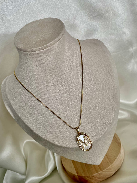 Collier initiales / M