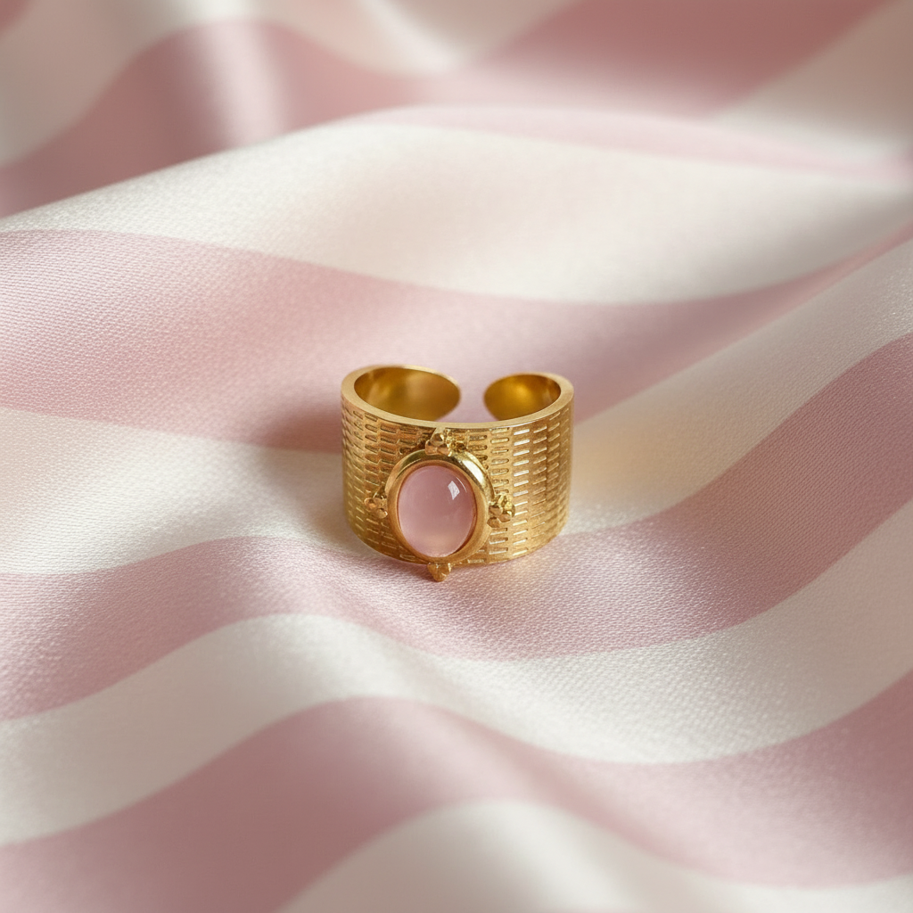 Bague cabochon rose angle