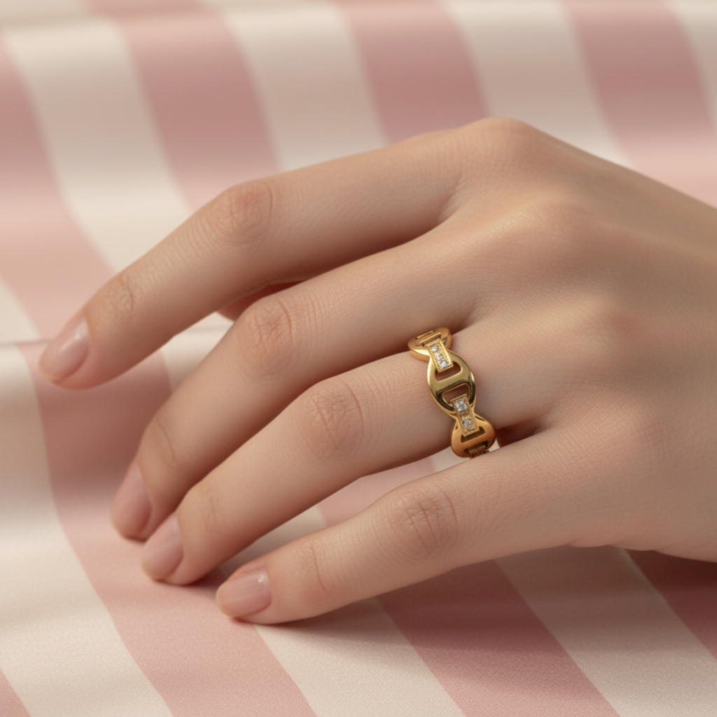 Bague chaîne diamants - fond rayé rose satiné 2