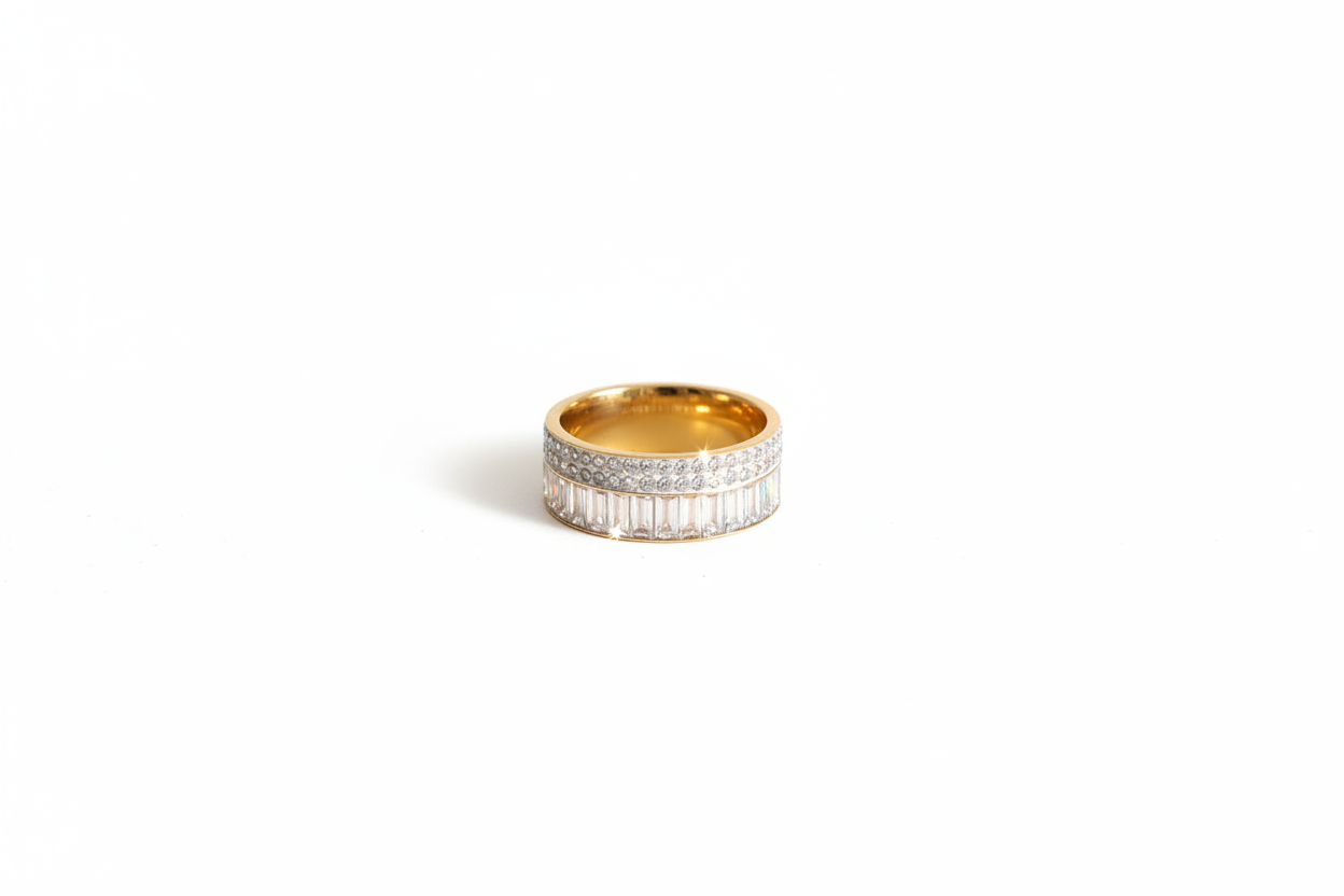Bague diamants sur fond blanc vue 2