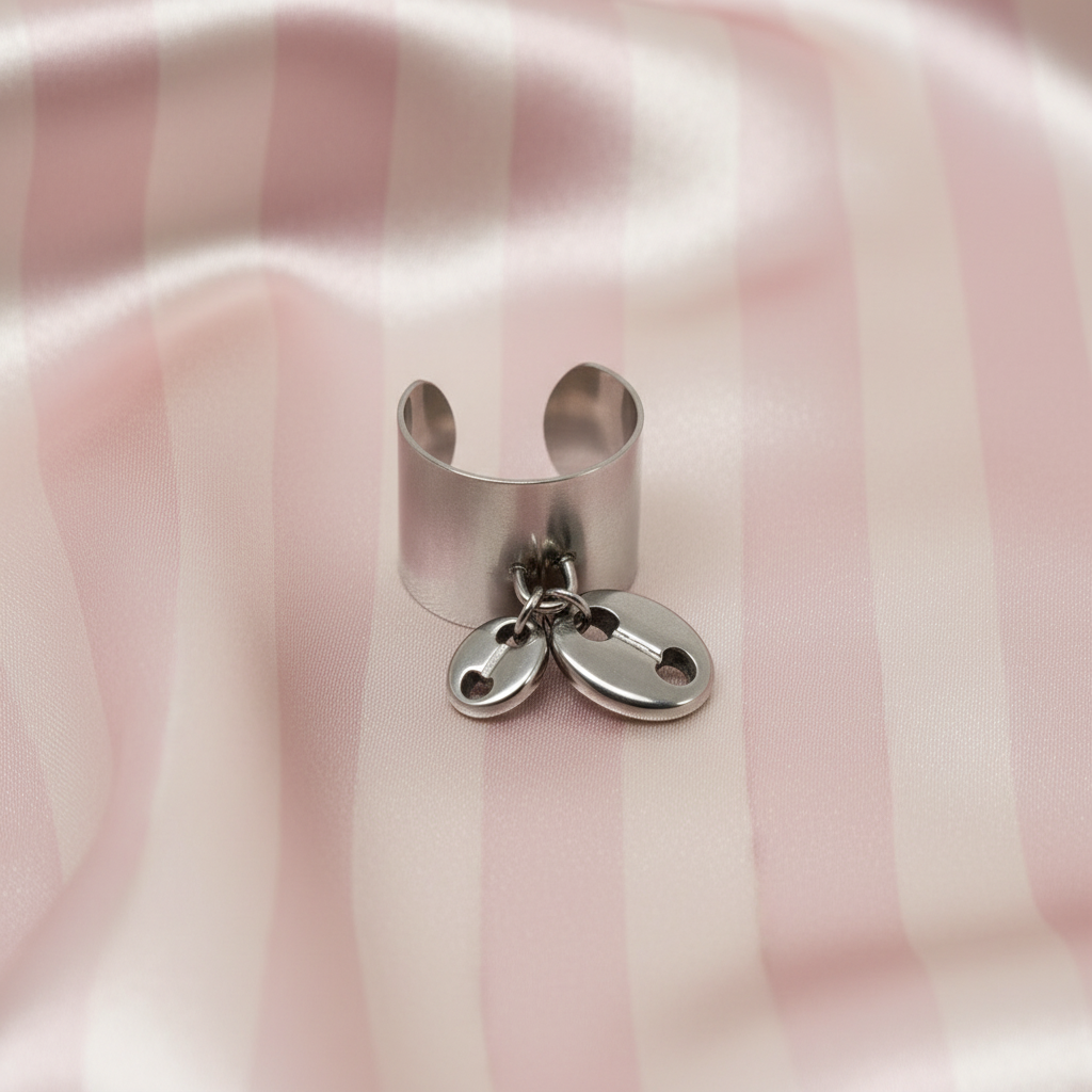 Bague flat lay fond rayures