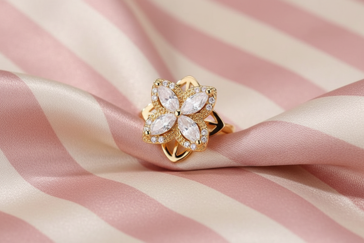 Bague fleur - posée sur satin