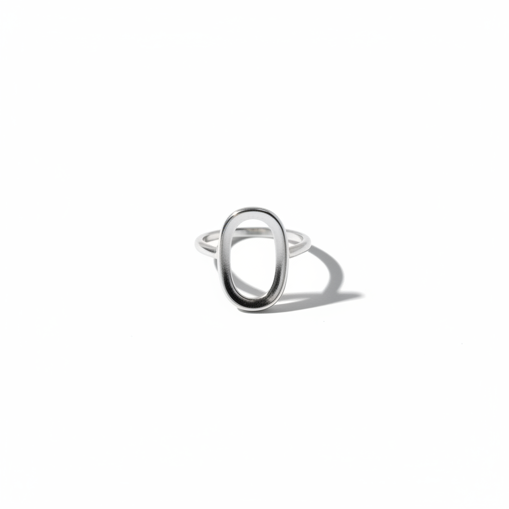 Bague ovale Silver vue de dessus sur fond blanc