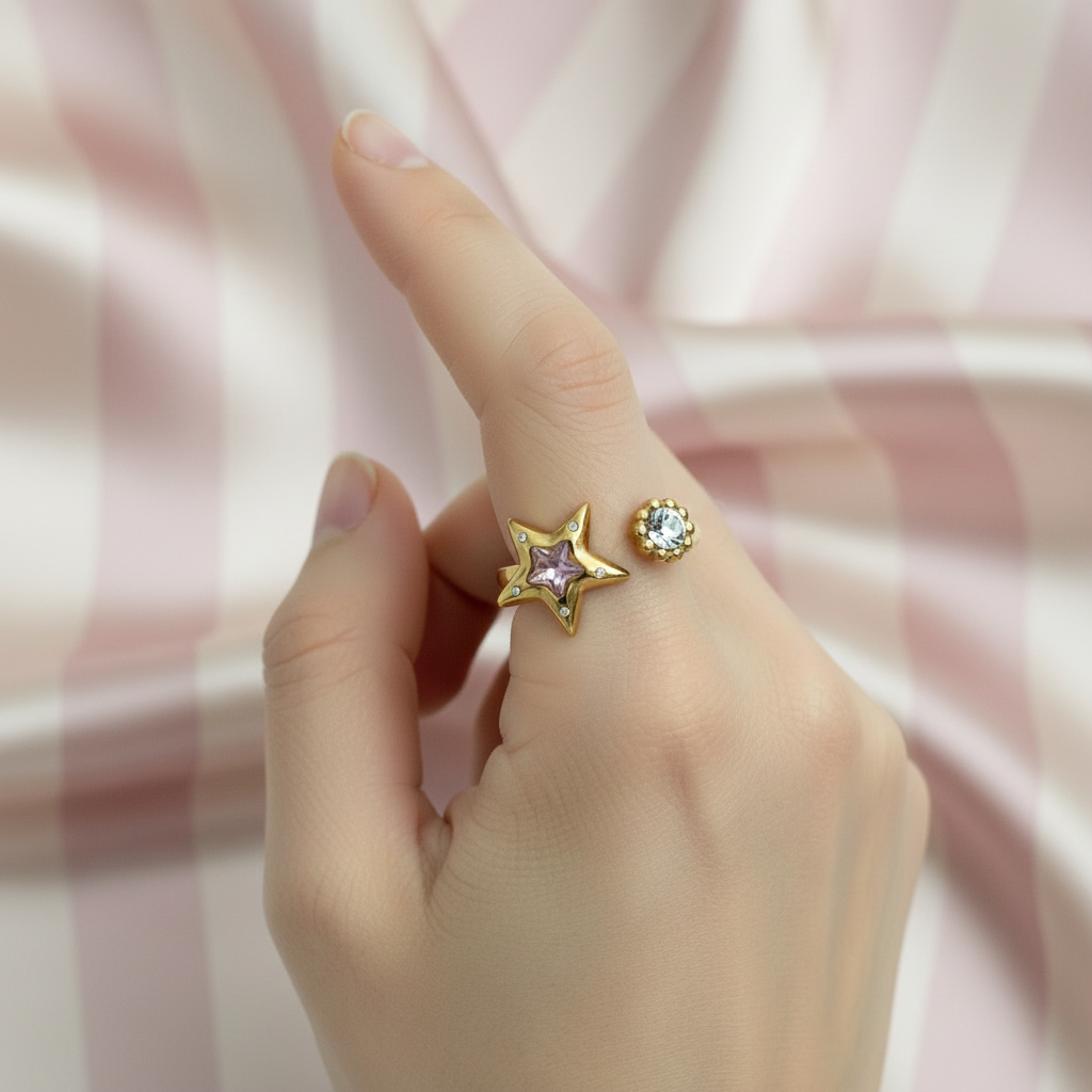 Bague étoile main fond rayures