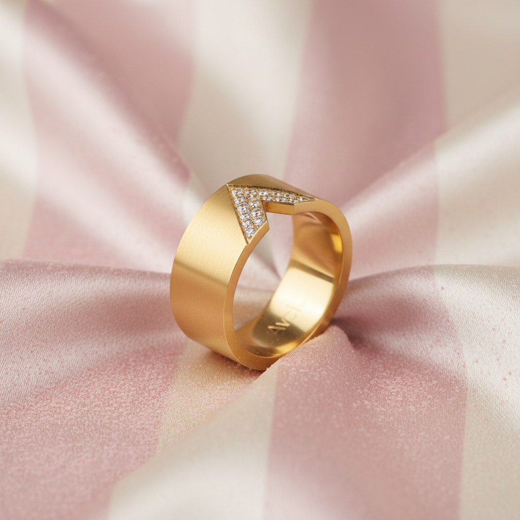 Bague V diamants - fond rayé rose satiné 2