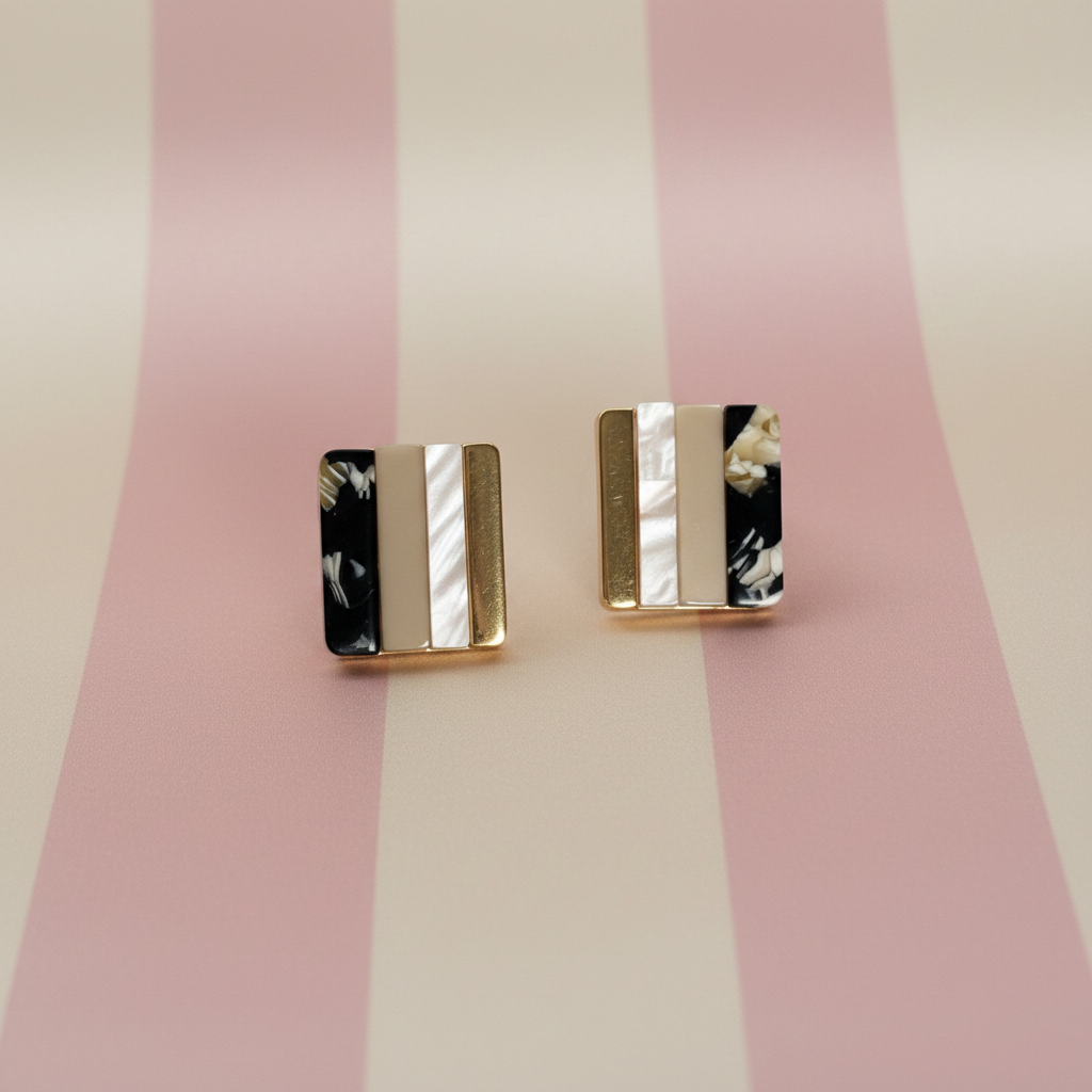 Boucles carrées noir & nacre - fond rayé