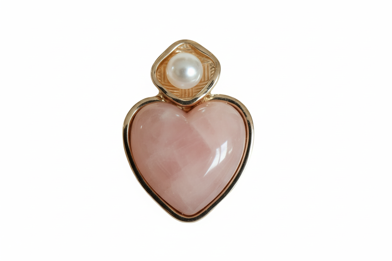 Boucles d'oreilles cœur rose fond blanc vue 2