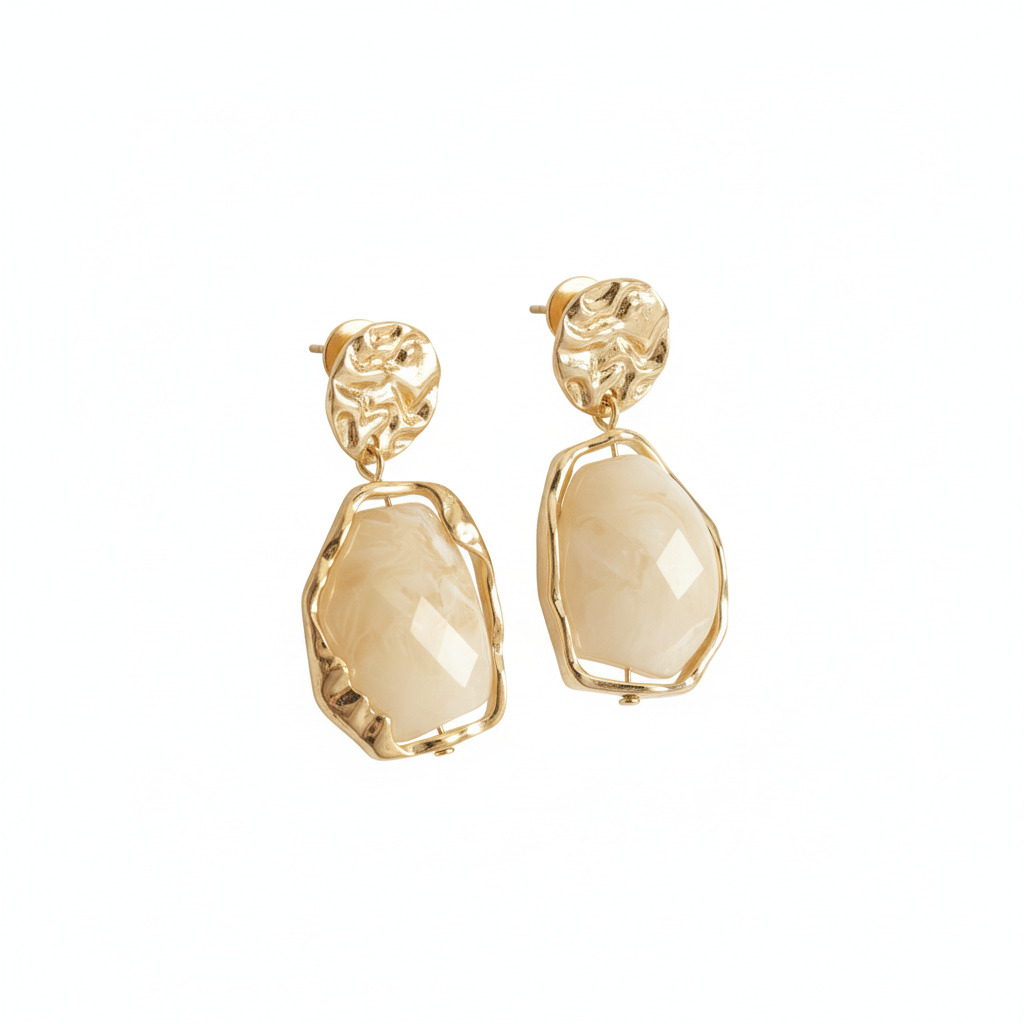 Boucles d'oreilles champagne sur fond blanc