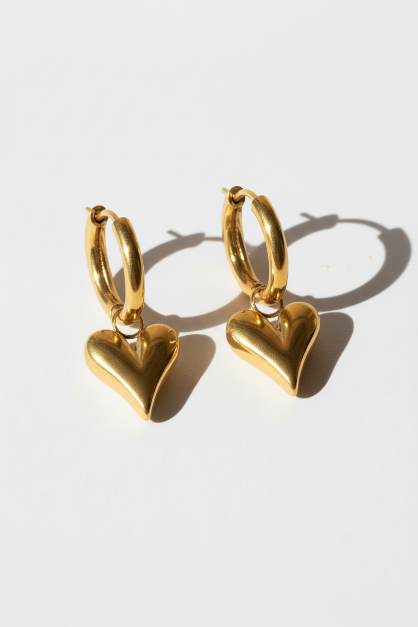 Boucles d'oreilles créoles cœur paire fond blanc