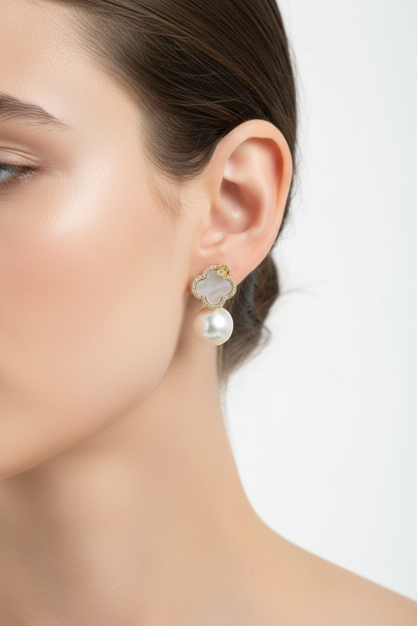 Boucles d'oreilles Perle de fleurs doré - Photo portée