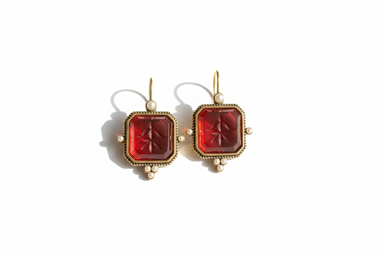 Boucles d'oreilles rouges sur fond blanc vue 3