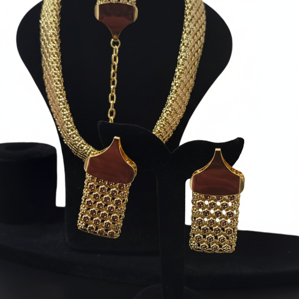 Boucles d'oreilles sur buste avec fond blanc