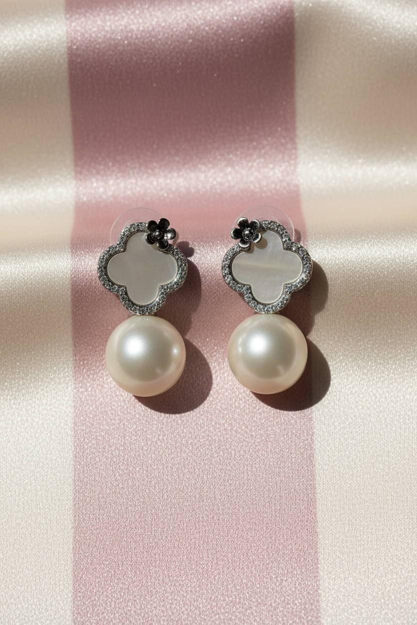 Boucles trèfle argent perle - vue de face