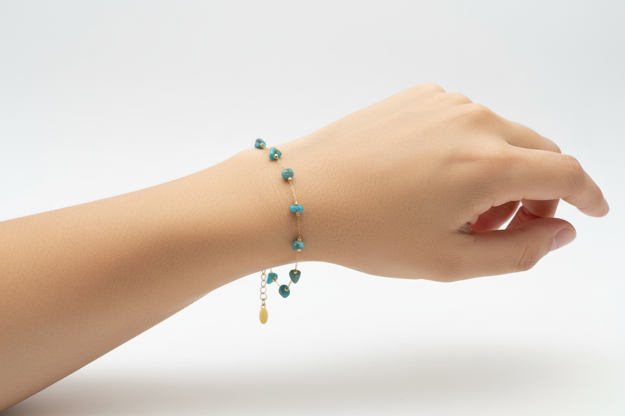 Bracelet Amazonite bleu sur poignet vue 1