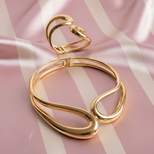 Bracelet & bague dorés - fond rose poudre