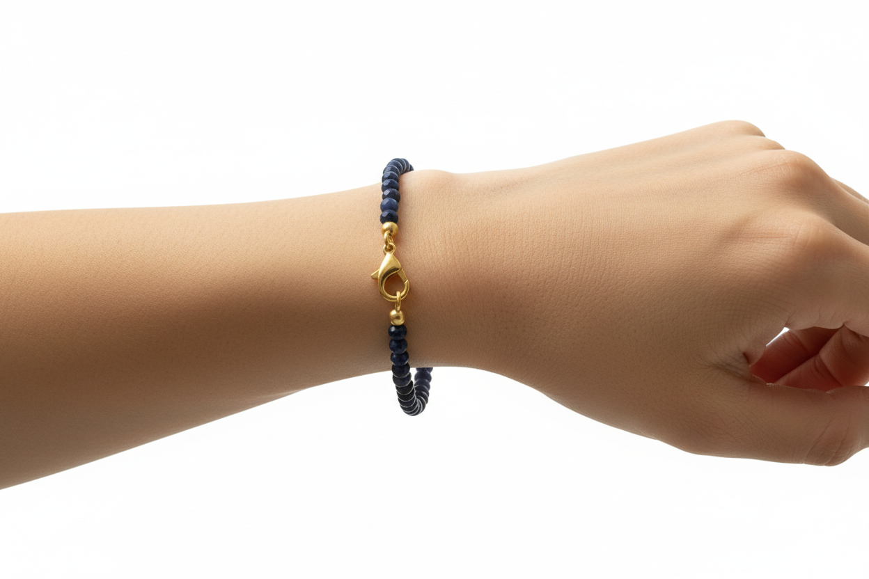 Bracelet Bleu nuit sur poignet vue 1
