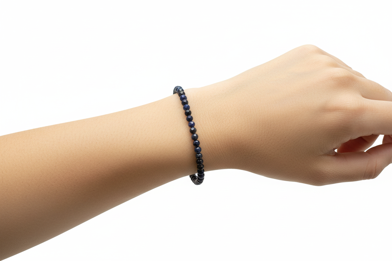 Bracelet Bleu nuit sur poignet vue 2