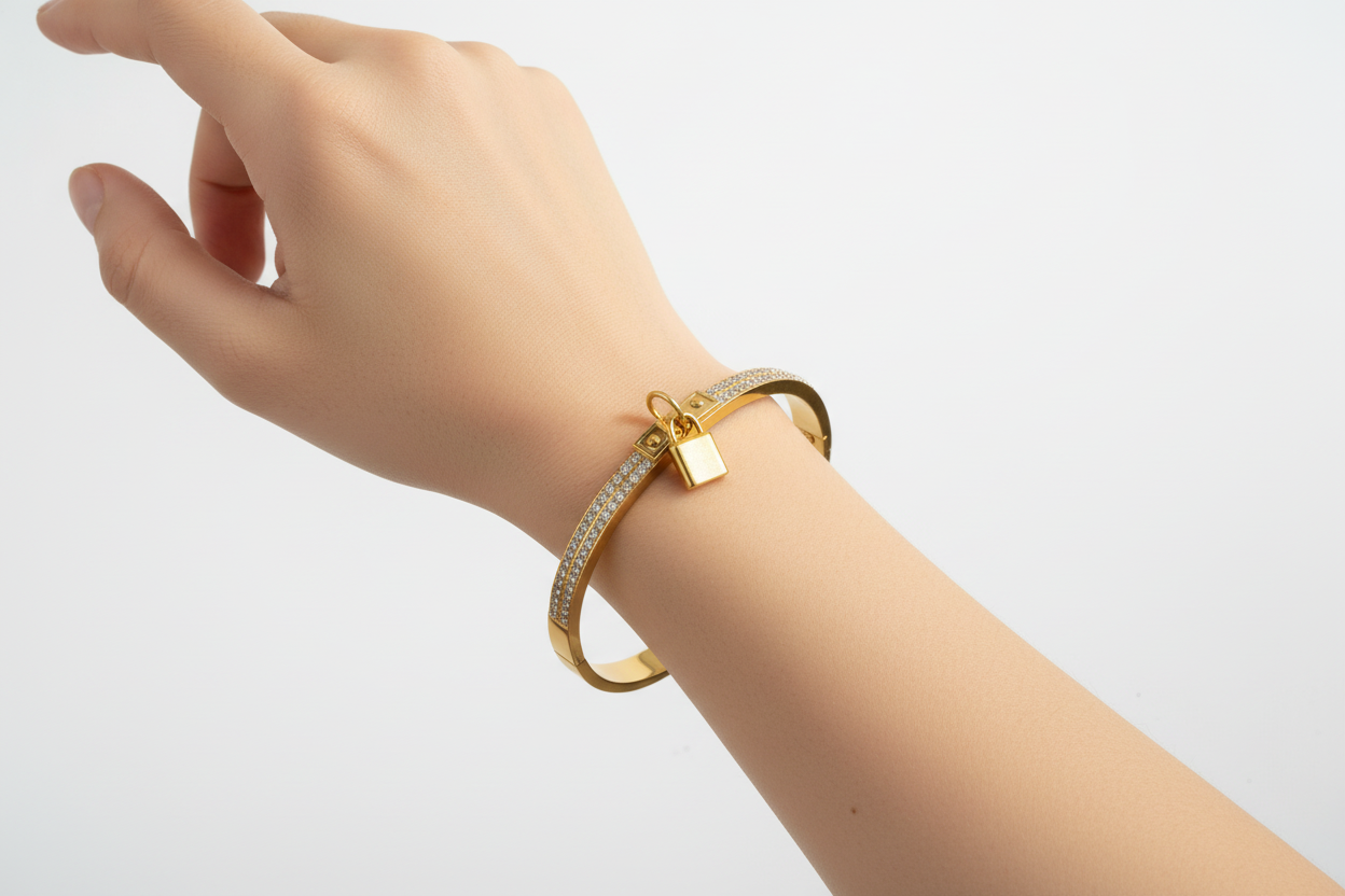 Bracelet Cadenas sur poignet vue 2