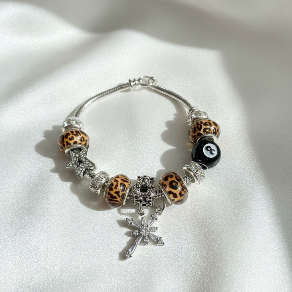 Bracelet charm - fond soie blanche