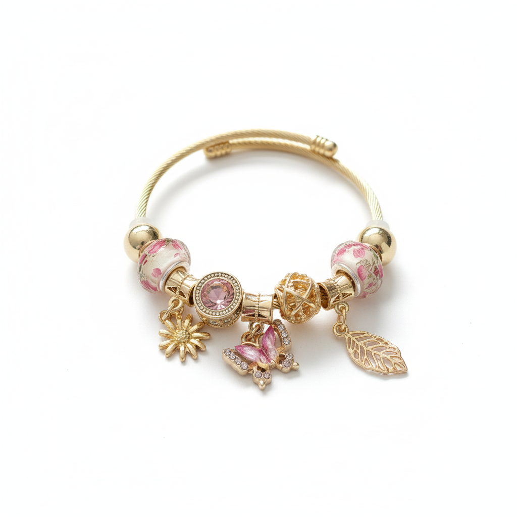 Bracelet charms et perles florales vue complète sur fond blanc
