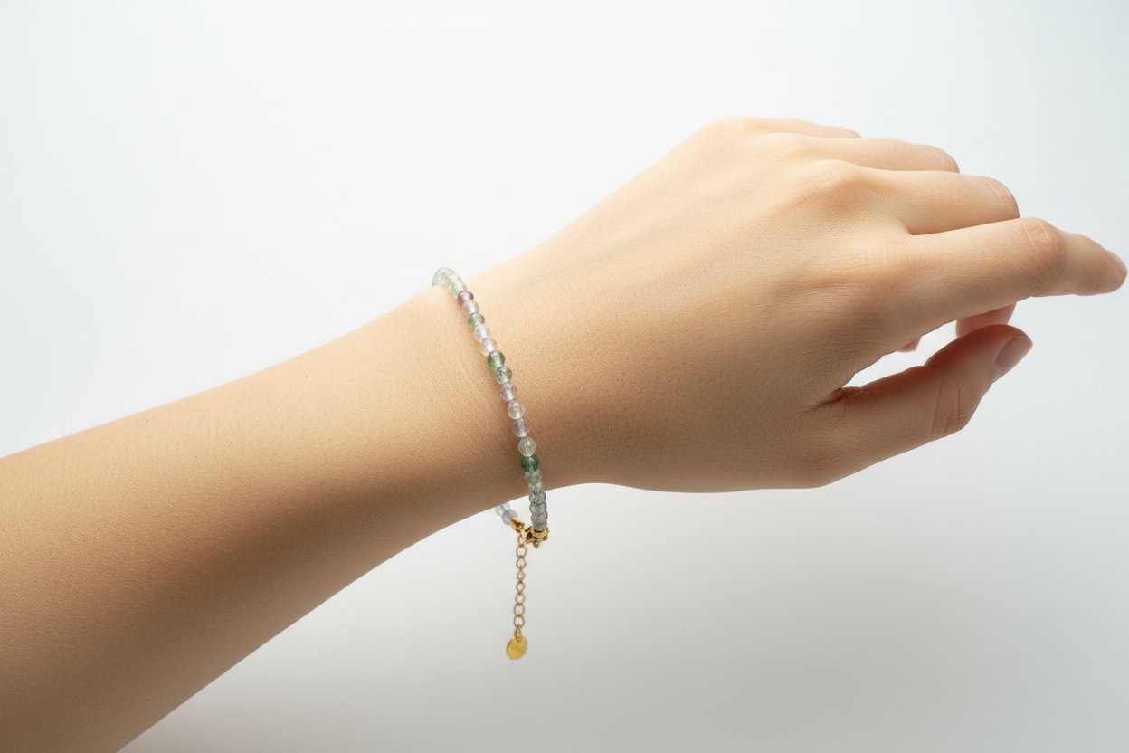 Bracelet cristal sur poignet vue 1