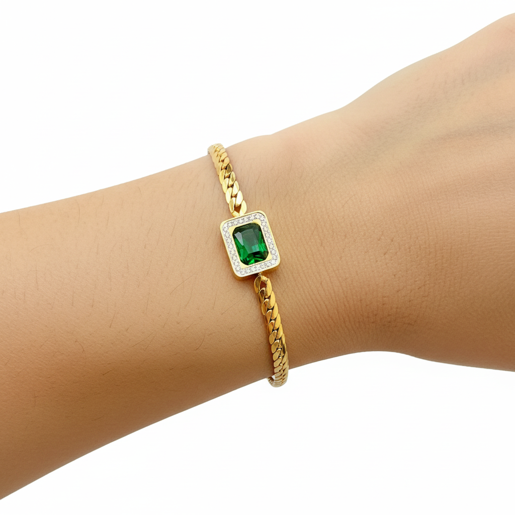 Bracelet gourmette émeraude - Sur bras fond blanc