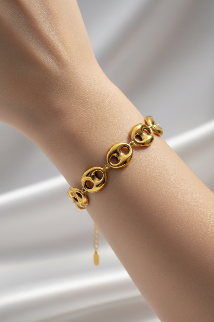 Bracelet graine d'or sur bras