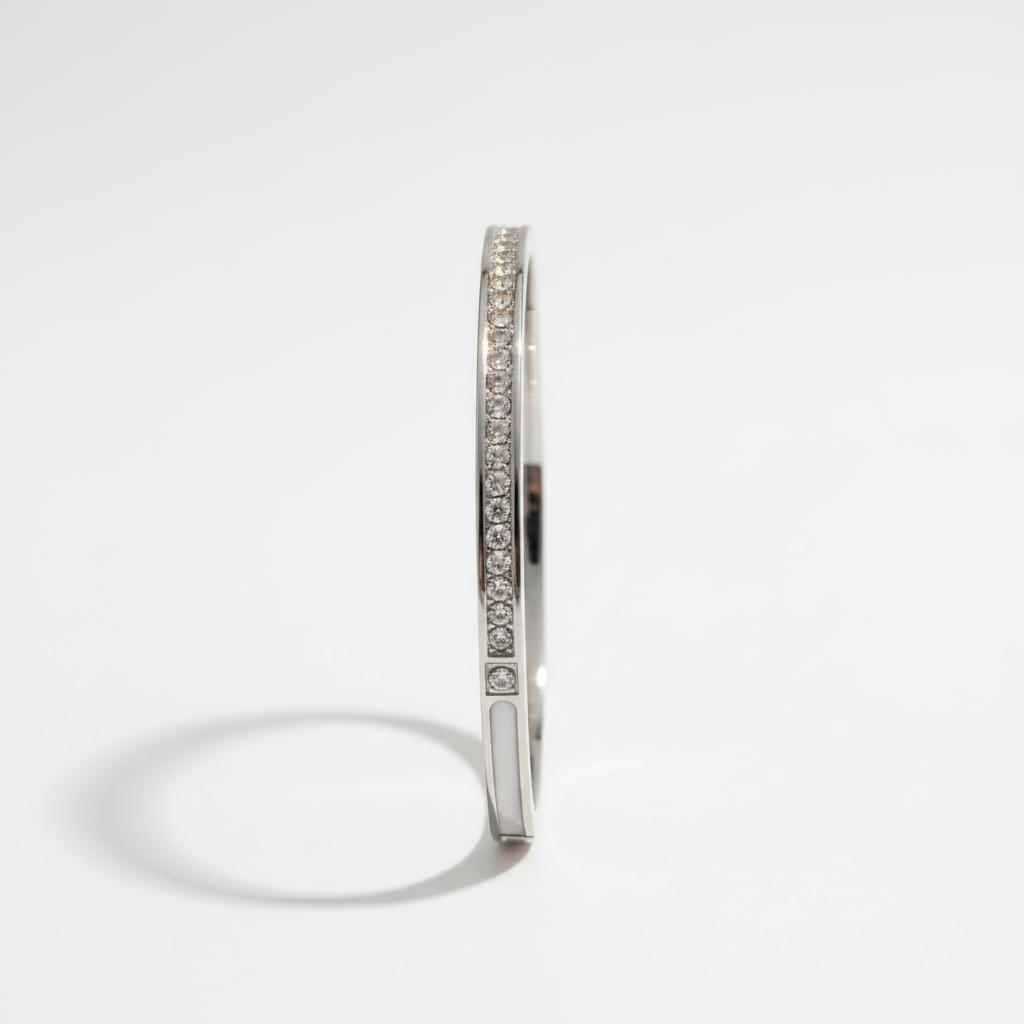 Bracelet jonc argenté cristaux vue debout fond blanc