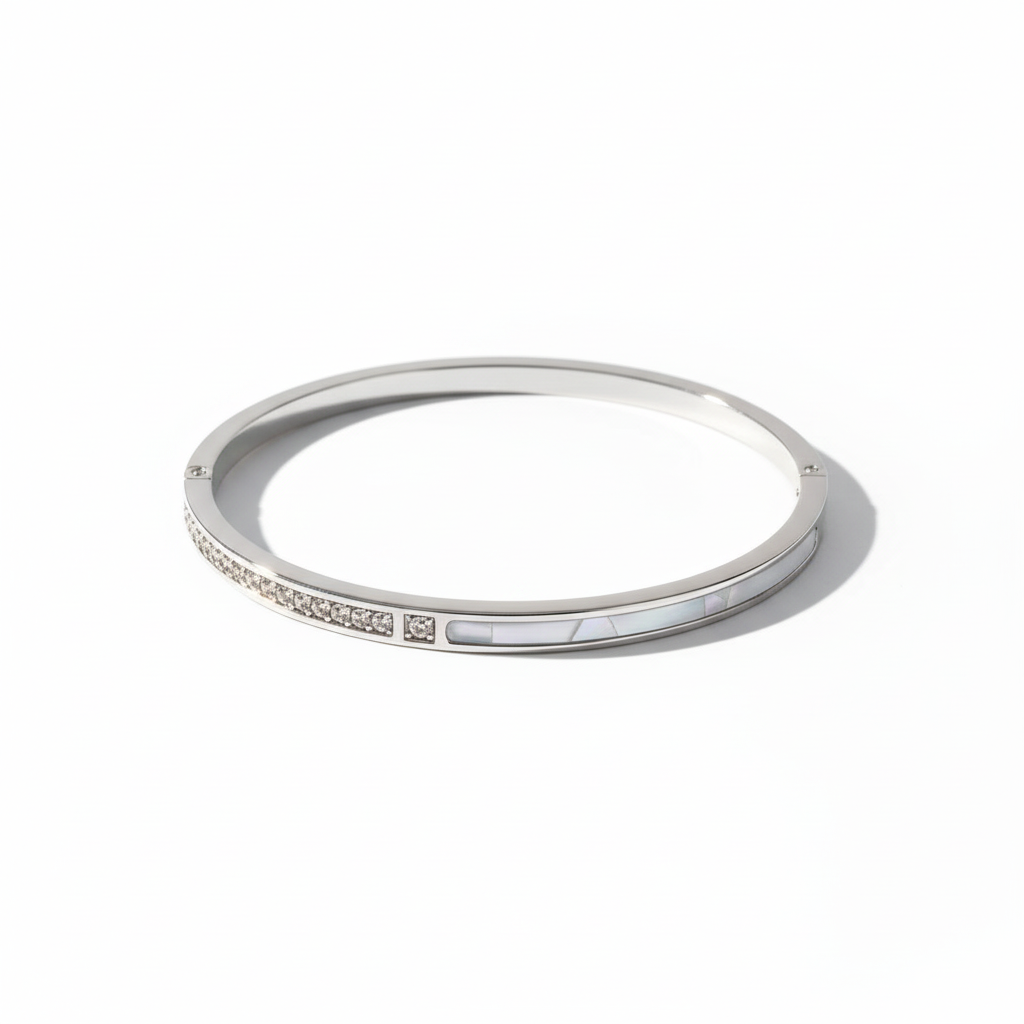 Bracelet jonc argenté cristaux vue à plat fond blanc